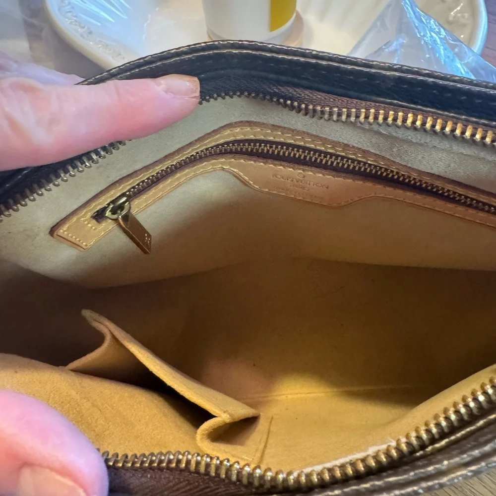 Louis Vuitton Classic Monogram MM looping Shoulder Bag EUC - Picture 2 of 10